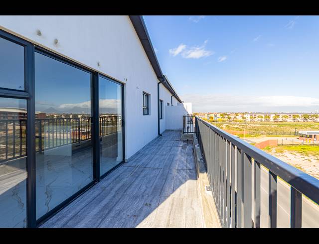 3 BEDROOM APARTMENT FOR SALE IN SANDOWN